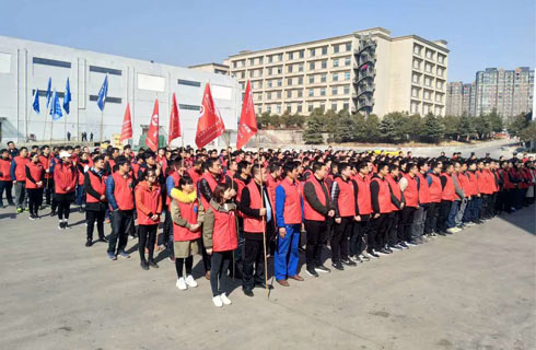 拓展训练会使你迈向《美好生活》，统一着装，什么都有，春暖花开，约吗？