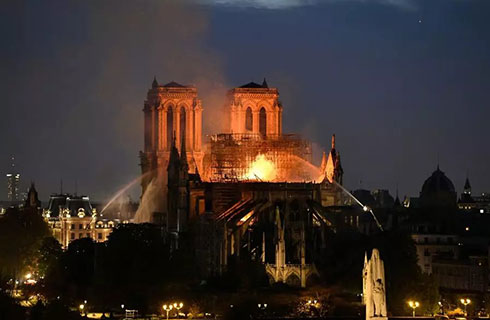 巴黎圣母院大火，人生的主题是珍惜！
