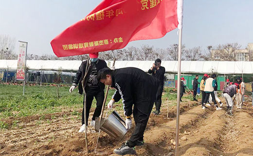 某单位拥抱春天,唤醒绿城植树活动圆满闭营